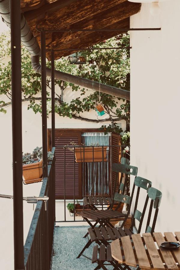 Casa Lobe - Charming Apartment In Village Centre La Morra Exterior foto