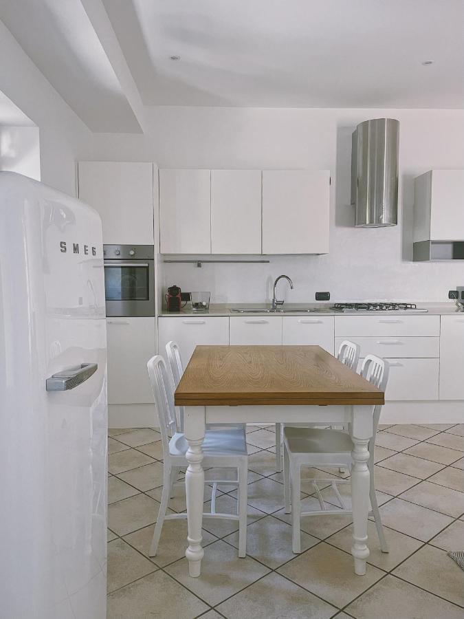 Casa Lobe - Charming Apartment In Village Centre La Morra Exterior foto