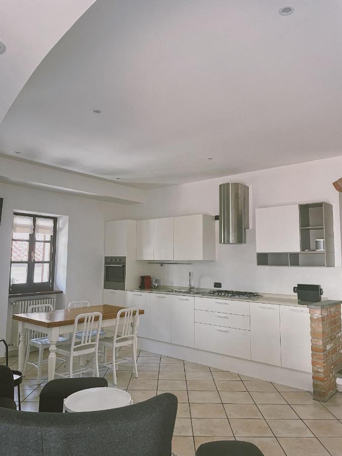 Casa Lobe - Charming Apartment In Village Centre La Morra Exterior foto