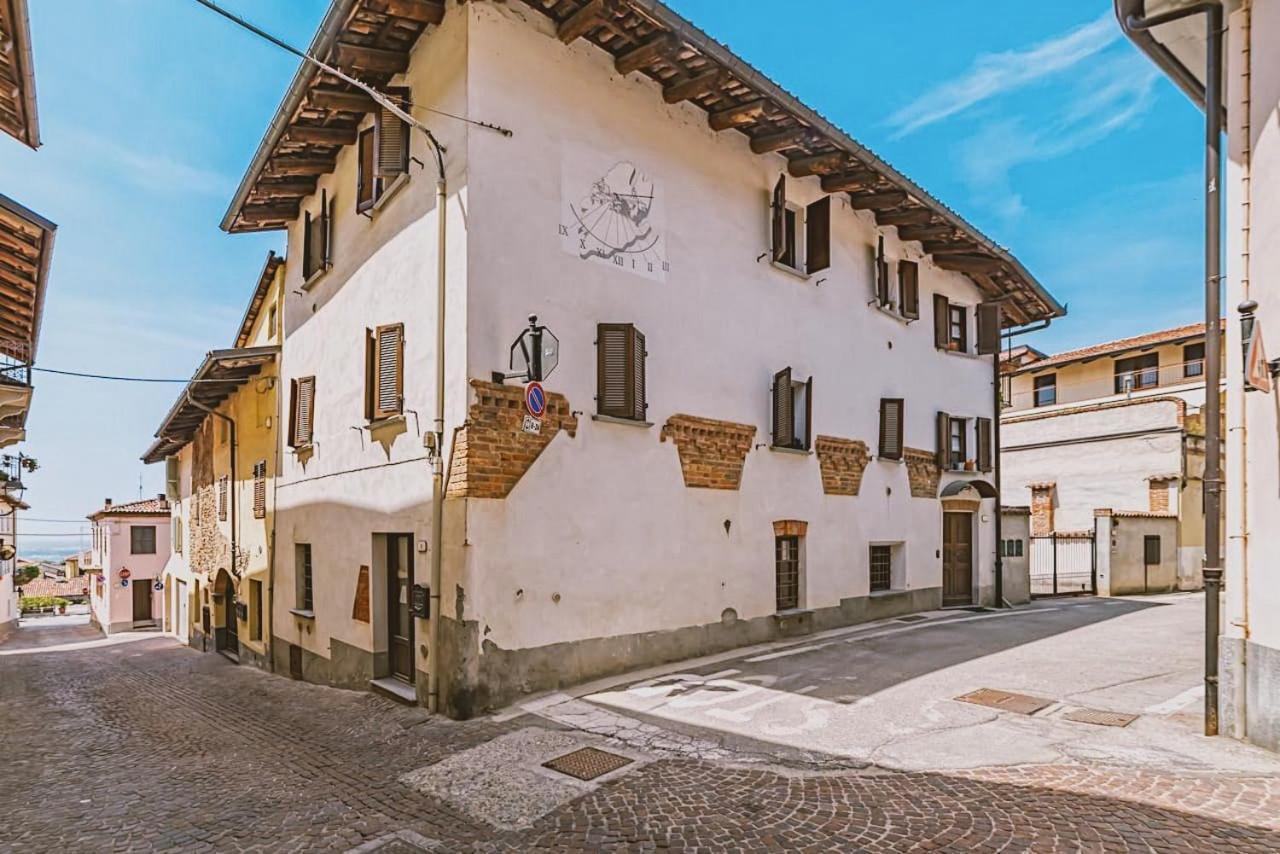 Casa Lobe - Charming Apartment In Village Centre La Morra Exterior foto